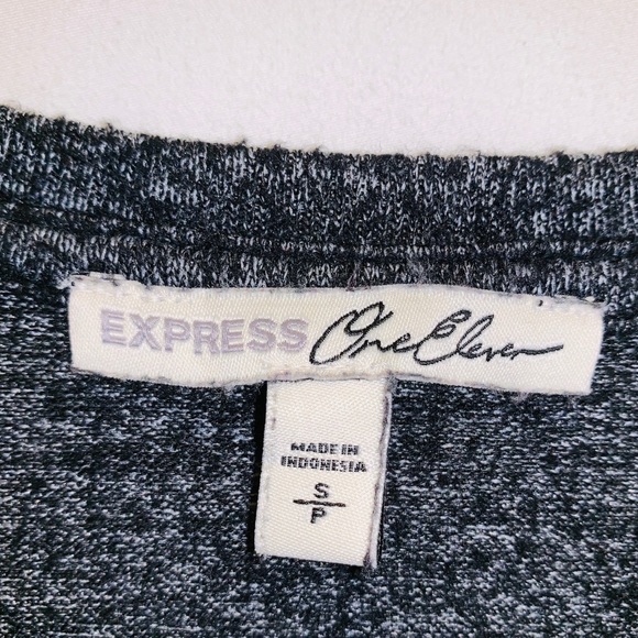 Express One Eleven V-Neck Jersey London Tee :: S - Picture 5 of 5